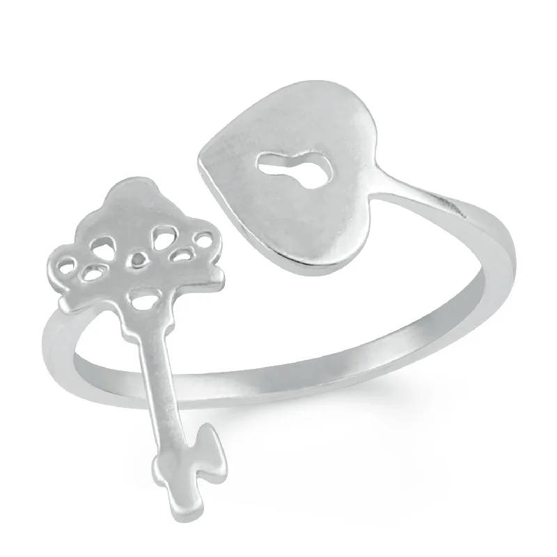 Victorian - era double finger rings with intricate detailsHeart and Key Adjustable Finger Ring Victorian - era double finger rings with intricate detailsHeart and Key Adjustable Finger Ring