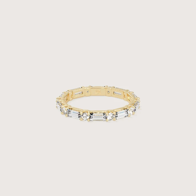 Diamond - Encrusted Women's Rings for Special Occasions in 18K GoldMélange Diamond Ring Diamond - Encrusted Women's Rings for Special Occasions in 18K GoldMélange Diamond Ring
