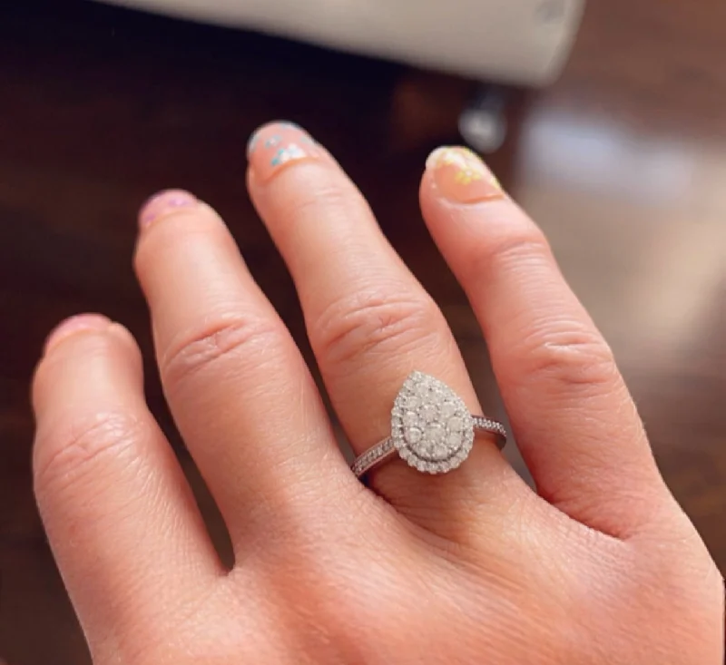 Women's 18K Gold Solitaire Diamond Ring for an Elegant Everyday LookIrene ring