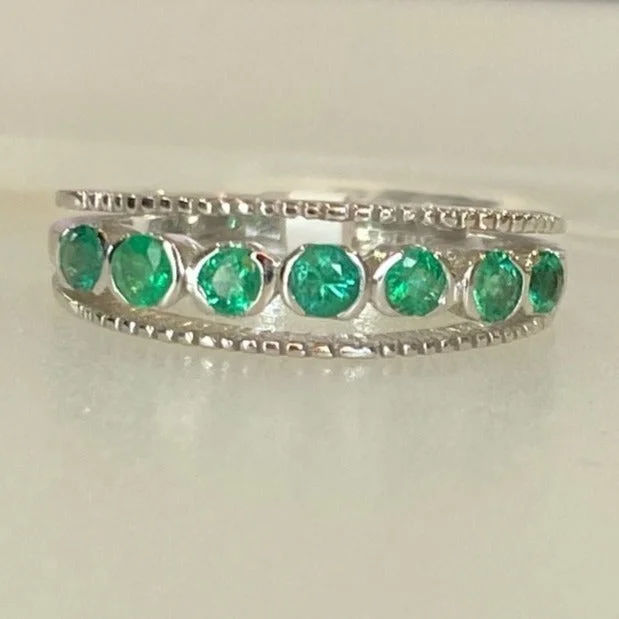 Rhinestone - Embellished Fashion Rings in Silver - Tone Metal for a Glamorous TouchEmerald Ring Rhinestone - Embellished Fashion Rings in Silver - Tone Metal for a Glamorous TouchEmerald Ring