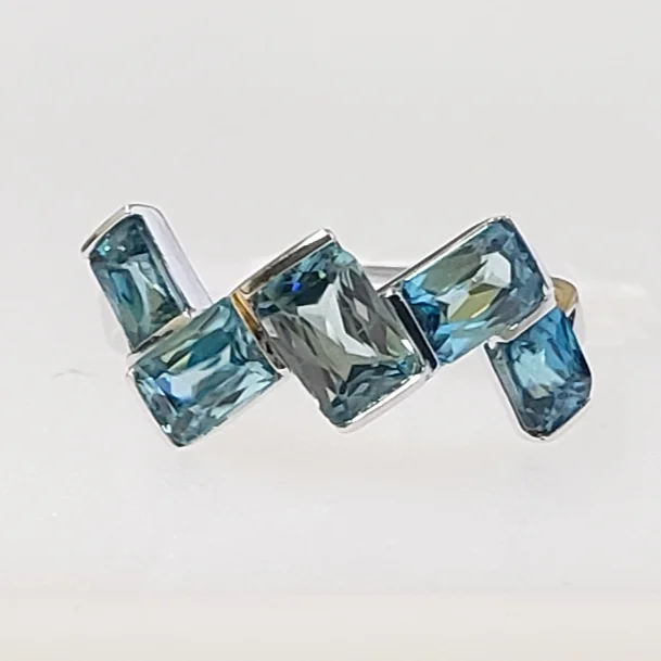 Vintage - Reproduction Fashion Rings in Bronze with Cameo - Style MedallionsBlue Zircon Ring Vintage - Reproduction Fashion Rings in Bronze with Cameo - Style MedallionsBlue Zircon Ring