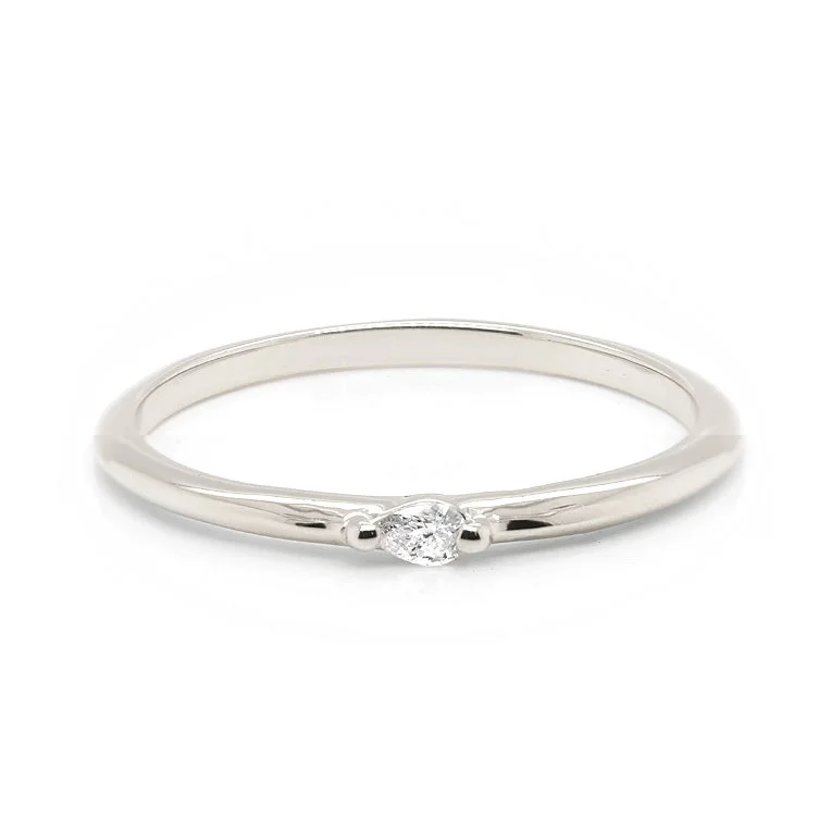 Cathedral - Style Women's Diamond Rings with a Raised Center Setting and Elaborate MetalworkLa Pear | diamond Cathedral - Style Women's Diamond Rings with a Raised Center Setting and Elaborate MetalworkLa Pear | diamond