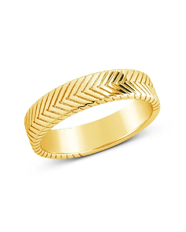 Men's leather - wrapped rings for a rustic charmMen's Herringbone Chain Band Ring