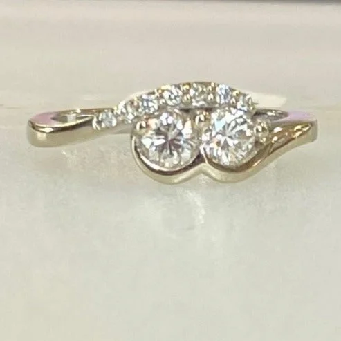 Magnetic Fashion Rings in Stainless Steel with a Modern, Interlocking DesignBezel and Curve Ring Magnetic Fashion Rings in Stainless Steel with a Modern, Interlocking DesignBezel and Curve Ring