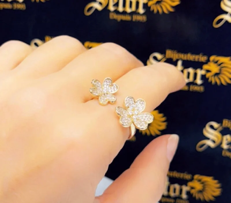Magnetic Clasp Women's Rings for Easy Wearing and RemovalFlowers ring