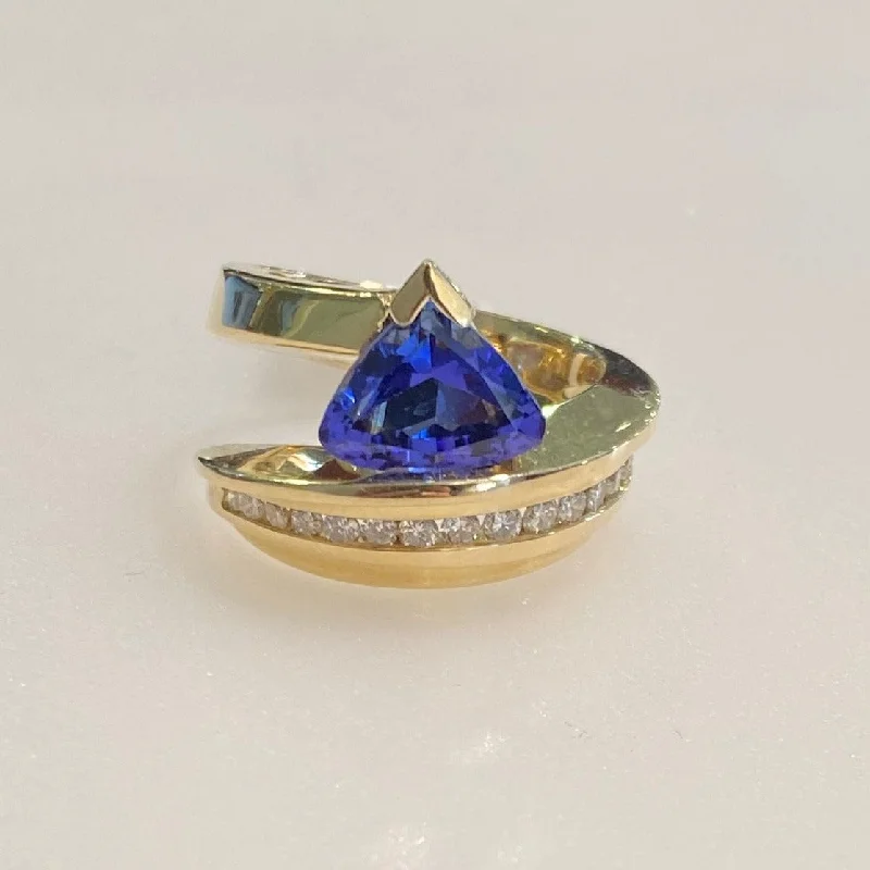 Bohemian - Style Fashion Rings with Turquoise and Silver Filigree for a Free - Spirited LookTrilliant Cut Tanzanite and Diamond Ring Bohemian - Style Fashion Rings with Turquoise and Silver Filigree for a Free - Spirited LookTrilliant Cut Tanzanite and Diamond Ring