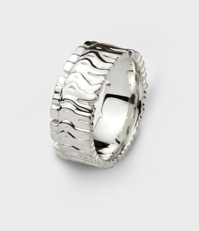 Anniversary rings with a hidden diamond in the bandPeople Slim Ring