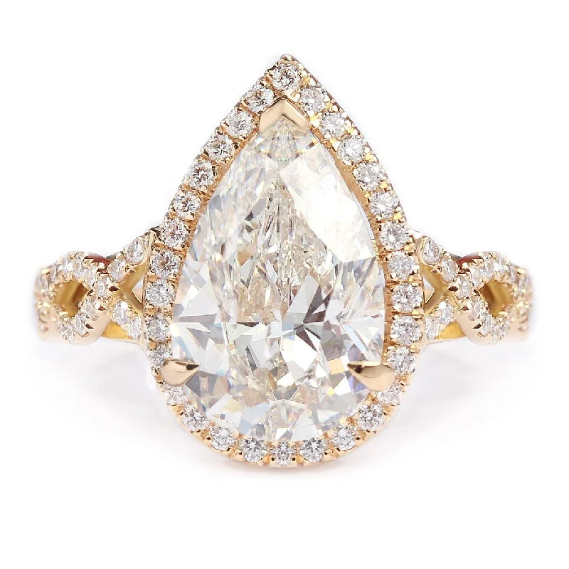 Pear - Shaped Women's Diamond Rings in Yellow Gold with a Single - Diamond Pendant Look5 Carat Pear Shape Diamond Unique Engagement Ring, Romeo Pear - Shaped Women's Diamond Rings in Yellow Gold with a Single - Diamond Pendant Look5 Carat Pear Shape Diamond Unique Engagement Ring, Romeo
