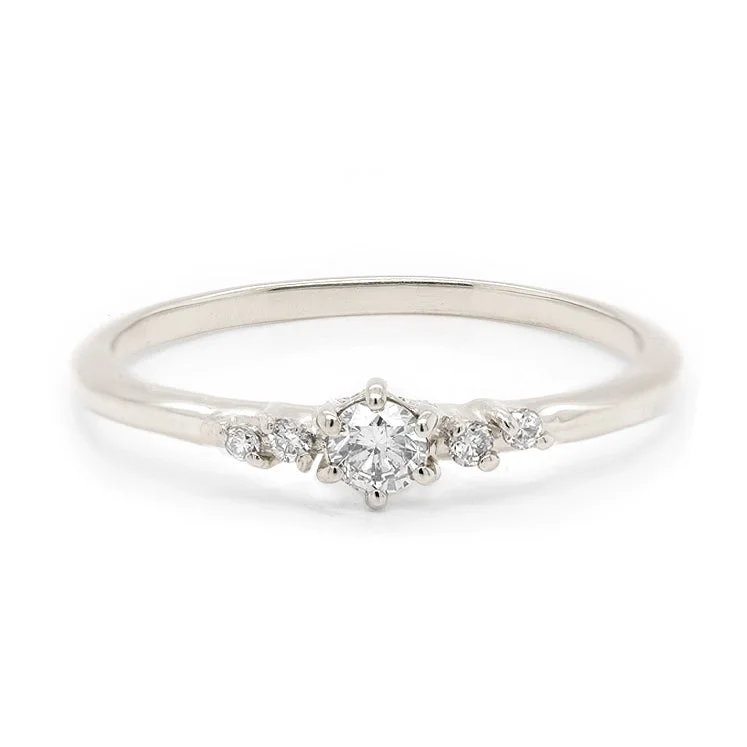 Pear - Shaped Women's Diamond Rings in Yellow Gold with a Single - Diamond Pendant LookLia | white diamond Pear - Shaped Women's Diamond Rings in Yellow Gold with a Single - Diamond Pendant LookLia | white diamond