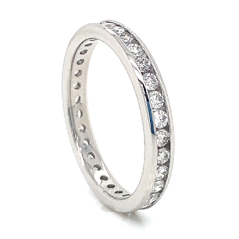 Halo - Style Women's Diamond Rings with a Center Diamond Surrounded by Smaller Diamonds in 18K Gold14K White Gold Diamond Eternity Band Halo - Style Women's Diamond Rings with a Center Diamond Surrounded by Smaller Diamonds in 18K Gold14K White Gold Diamond Eternity Band