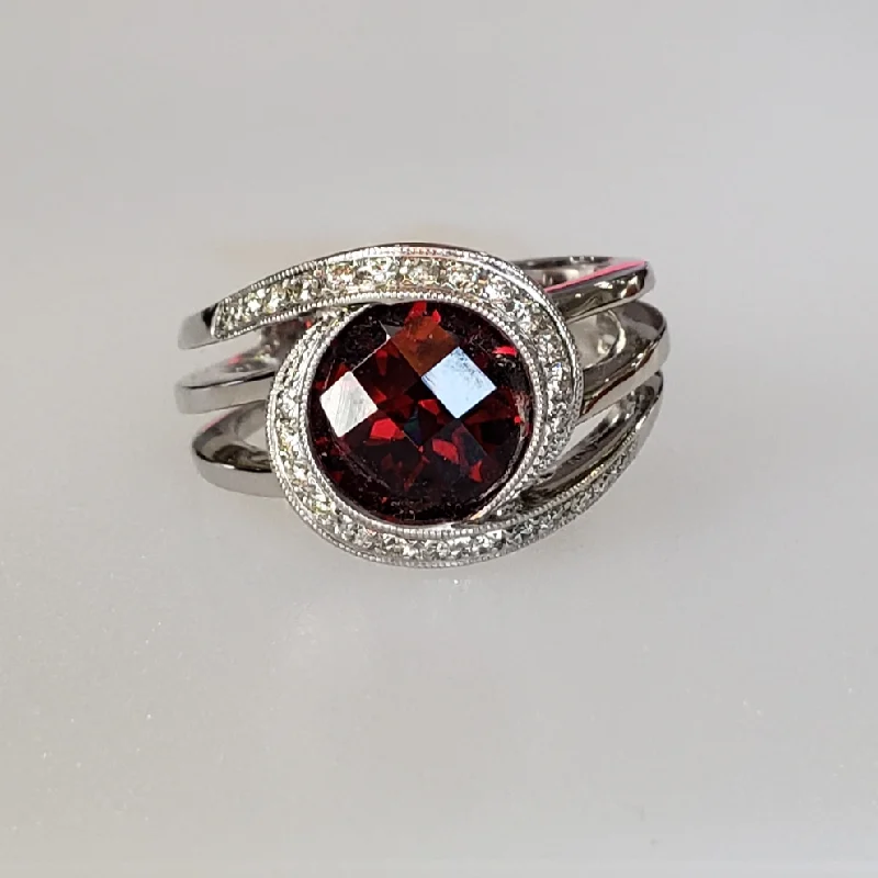 Chunky Fashion Rings in Copper with Geometric Patterns for a Bold Accessory14K White Gold Garnet Ring Chunky Fashion Rings in Copper with Geometric Patterns for a Bold Accessory14K White Gold Garnet Ring