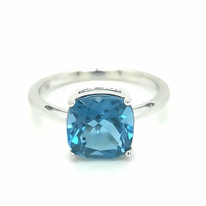 Men's Emerald Engagement Rings with 14K Yellow Gold and Vintage - Style FiligreeLondon Blue Topaz Ring In 18k White Gold. Men's Emerald Engagement Rings with 14K Yellow Gold and Vintage - Style FiligreeLondon Blue Topaz Ring In 18k White Gold.