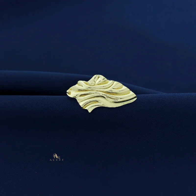Double finger rings with movable parts for an interactive elementGolden Wrinkled Halia Ring Double finger rings with movable parts for an interactive elementGolden Wrinkled Halia Ring