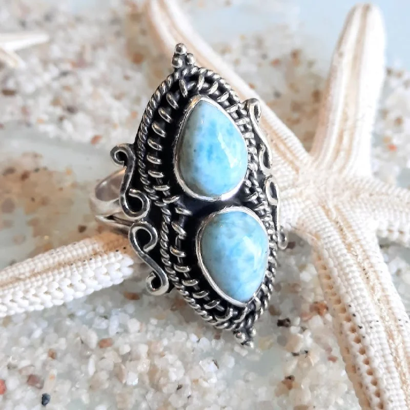 Interlocking Band Women's Rings in White Gold for a Modern DesignDOUBLE LARIMAR - 925 LARIMAR STATEMENT RING Interlocking Band Women's Rings in White Gold for a Modern DesignDOUBLE LARIMAR - 925 LARIMAR STATEMENT RING