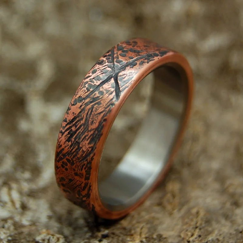 Men's rose - gold - plated rings for a trendy colorBeaten Copper | Men's Beaten Copper & Titanium Wedding Ring Men's rose - gold - plated rings for a trendy colorBeaten Copper | Men's Beaten Copper & Titanium Wedding Ring