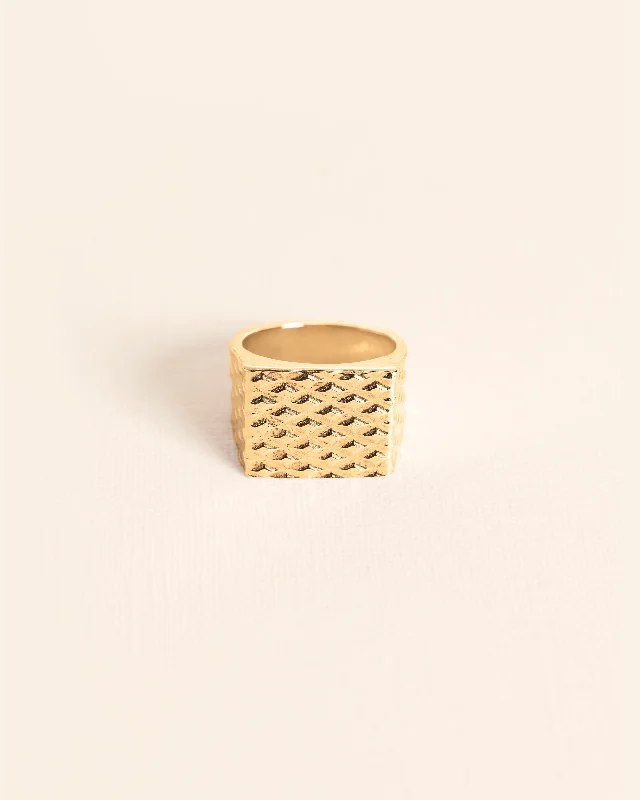 Men's pinky rings with a small gemstoneSquare signet ring with diamond-cut structure Men's pinky rings with a small gemstoneSquare signet ring with diamond-cut structure