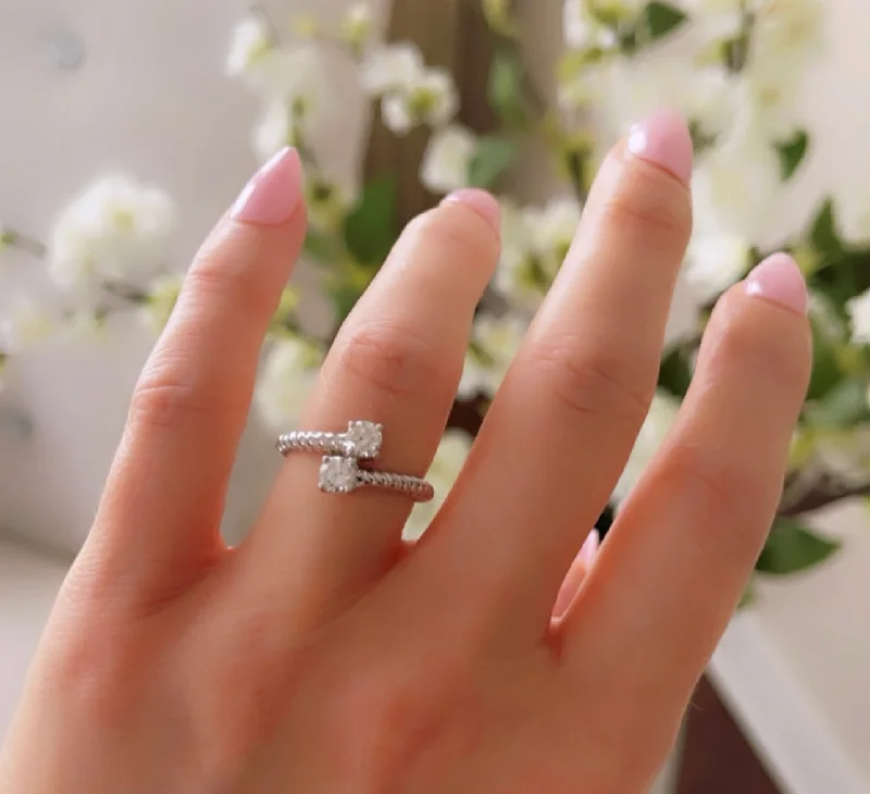 Floral - Patterned Women's Rings in 18K Yellow Gold for a Feminine LookKiss me diamond ring Floral - Patterned Women's Rings in 18K Yellow Gold for a Feminine LookKiss me diamond ring