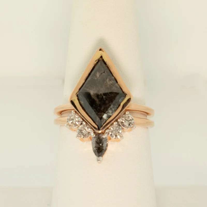 Magnetic Fashion Rings in Stainless Steel with a Modern, Interlocking DesignKite Shape Salt and Pepper Diamond Ring Magnetic Fashion Rings in Stainless Steel with a Modern, Interlocking DesignKite Shape Salt and Pepper Diamond Ring
