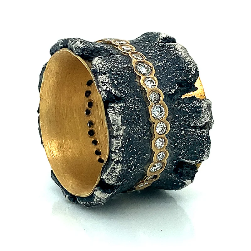 Signature - Design Women's Diamond Rings with a Brand - Specific Pattern and High - Quality DiamondsDiamond Eternity "Talentum" Band