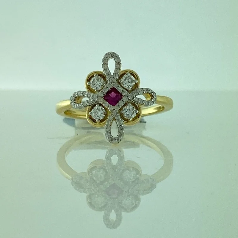 LED - Lit Fashion Rings in Plastic with Color - Changing Effects for a Futuristic LookRuby and Diamond Clover Ring LED - Lit Fashion Rings in Plastic with Color - Changing Effects for a Futuristic LookRuby and Diamond Clover Ring