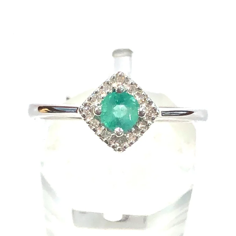 Minimalist Fashion Rings in Stainless Steel with a Single Solitaire CrystalEmerald and Diamond Halo Ring Minimalist Fashion Rings in Stainless Steel with a Single Solitaire CrystalEmerald and Diamond Halo Ring