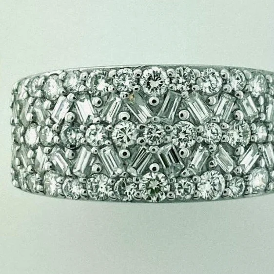 Rhinestone - Embellished Fashion Rings in Silver - Tone Metal for a Glamorous TouchDiamond Pave Band Rhinestone - Embellished Fashion Rings in Silver - Tone Metal for a Glamorous TouchDiamond Pave Band