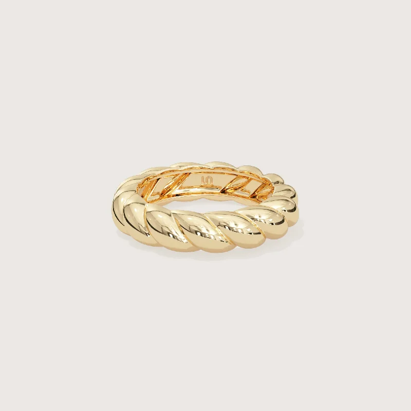 Tennis - Style Women's Rings with a Row of Round Diamonds in PlatinumVine Ring