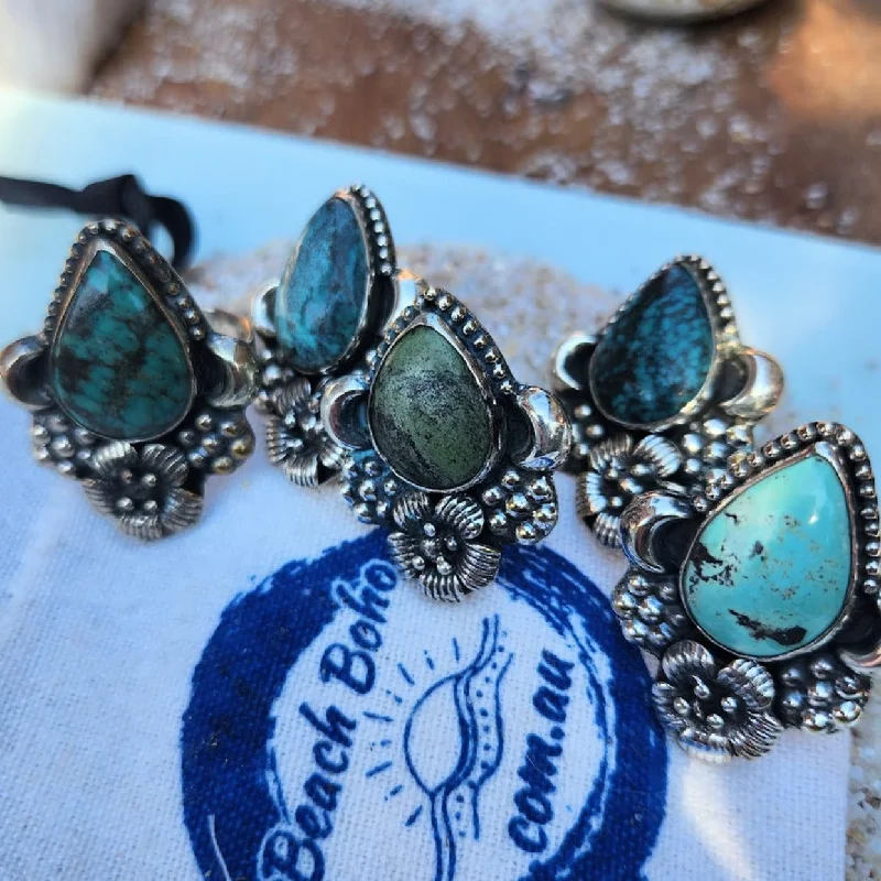 Women's Rings with Hidden Compartments for Secret KeepsakesNAVAJO STYLED - MIXED TURQUOISE FLOWER CRESCENT MOON 925 RING Women's Rings with Hidden Compartments for Secret KeepsakesNAVAJO STYLED - MIXED TURQUOISE FLOWER CRESCENT MOON 925 RING