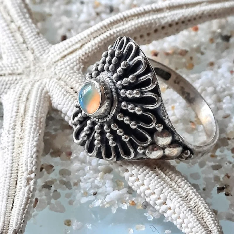 Tennis - Style Women's Rings with a Row of Round Diamonds in PlatinumOPAL FLOWER - 925 RING Tennis - Style Women's Rings with a Row of Round Diamonds in PlatinumOPAL FLOWER - 925 RING