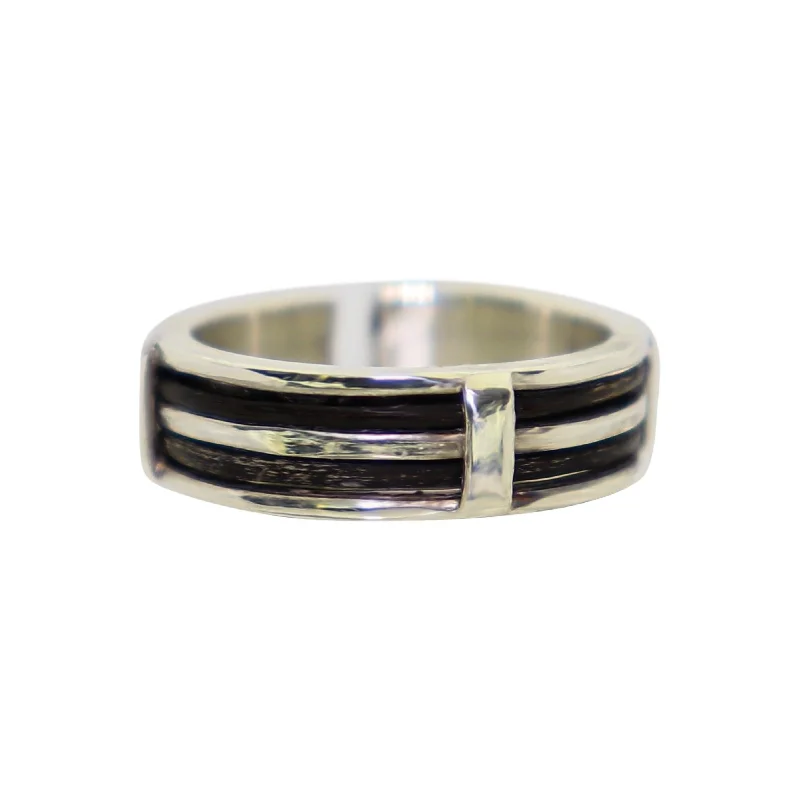Women's 18K Gold Solitaire Diamond Ring for an Elegant Everyday LookSilver Ring with two Strands Elephant Hair Women's 18K Gold Solitaire Diamond Ring for an Elegant Everyday LookSilver Ring with two Strands Elephant Hair