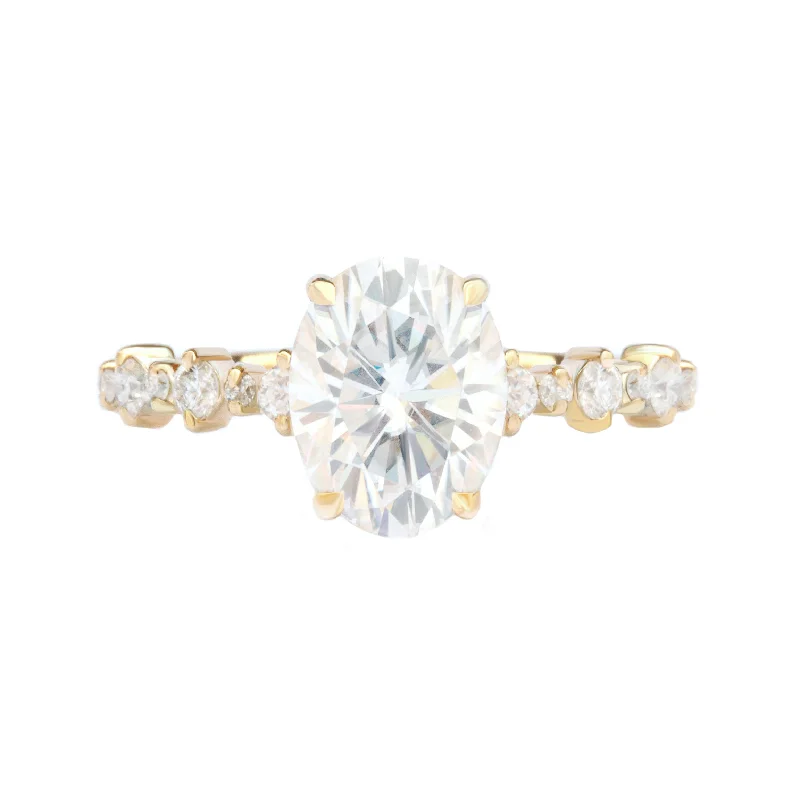Pear - Shaped Women's Diamond Rings in Yellow Gold with a Single - Diamond Pendant LookOval Diamond Dots Band Classic Engagement ring - Margo ♥ Pear - Shaped Women's Diamond Rings in Yellow Gold with a Single - Diamond Pendant LookOval Diamond Dots Band Classic Engagement ring - Margo ♥
