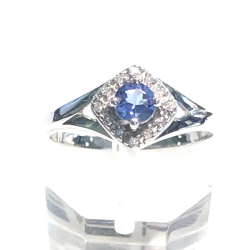 Minimalist Fashion Rings in Stainless Steel with a Single Solitaire CrystalSplit Shank Tanzanite Ring Minimalist Fashion Rings in Stainless Steel with a Single Solitaire CrystalSplit Shank Tanzanite Ring
