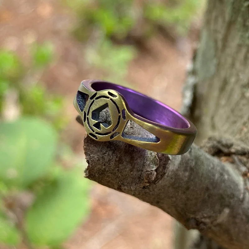 Titanium Rings with Inlaid Wood for a Natural and Unique StyleWomen's Titanium CasinoCoin Ring Titanium Rings with Inlaid Wood for a Natural and Unique StyleWomen's Titanium CasinoCoin Ring