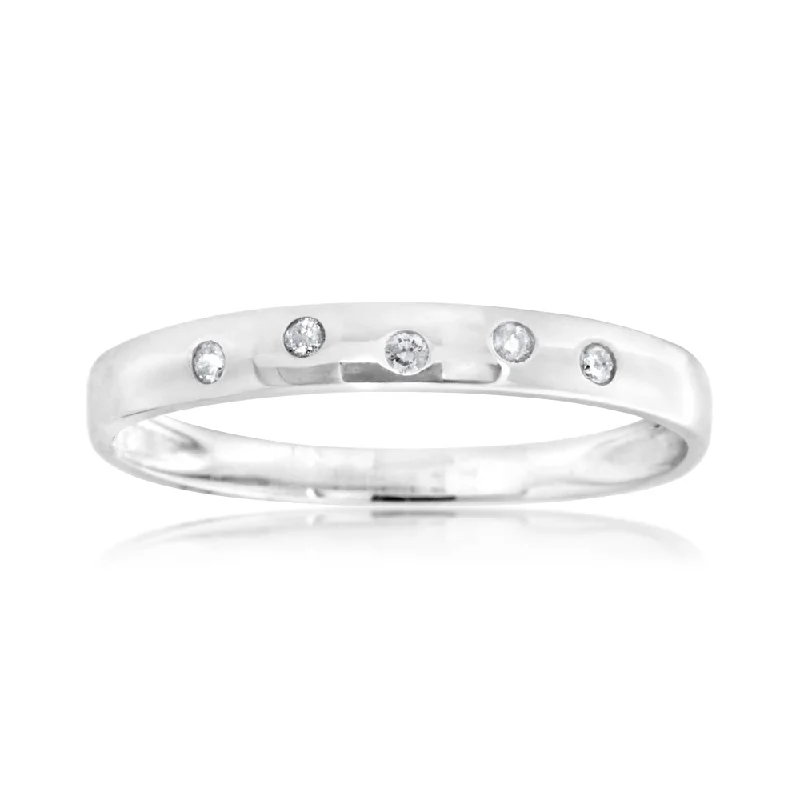 Alexandrite Gemstone Rings in Platinum with a Hidden Halo for a Rare and Luxurious Piece9ct White Gold 0.05 Carat Diamond Ring with 5 Brilliant Diamonds Alexandrite Gemstone Rings in Platinum with a Hidden Halo for a Rare and Luxurious Piece9ct White Gold 0.05 Carat Diamond Ring with 5 Brilliant Diamonds