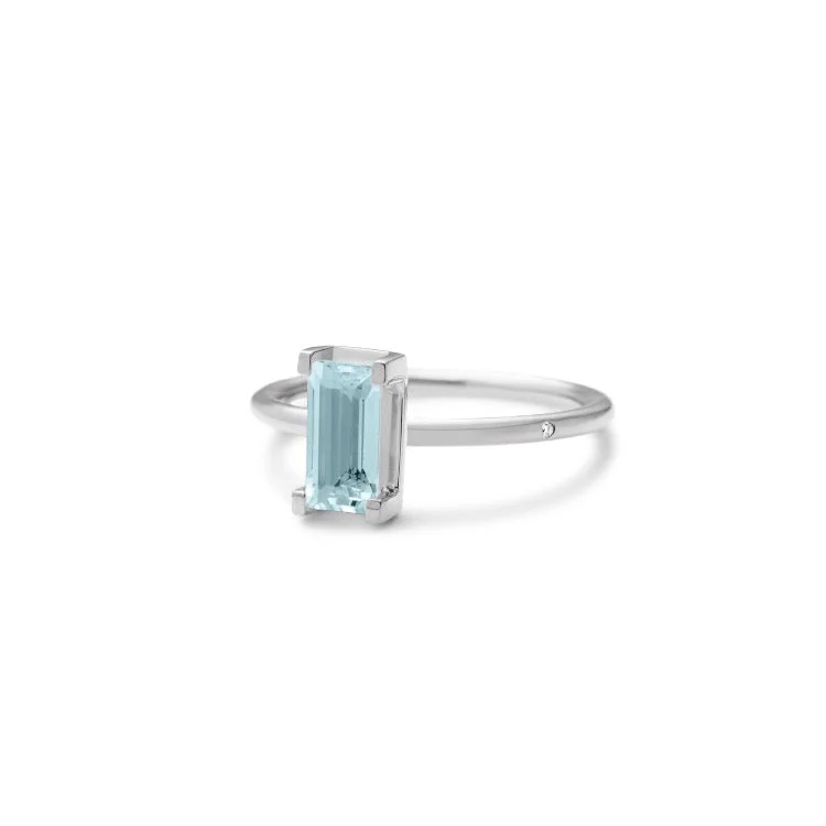 Agate Gemstone Rings in Sterling Silver with a Mosaic - Inspired Inlay for a Bohemian StyleNord Blue Turned 18K Whitegold Ring w. Aquamarine & Diamond Agate Gemstone Rings in Sterling Silver with a Mosaic - Inspired Inlay for a Bohemian StyleNord Blue Turned 18K Whitegold Ring w. Aquamarine & Diamond