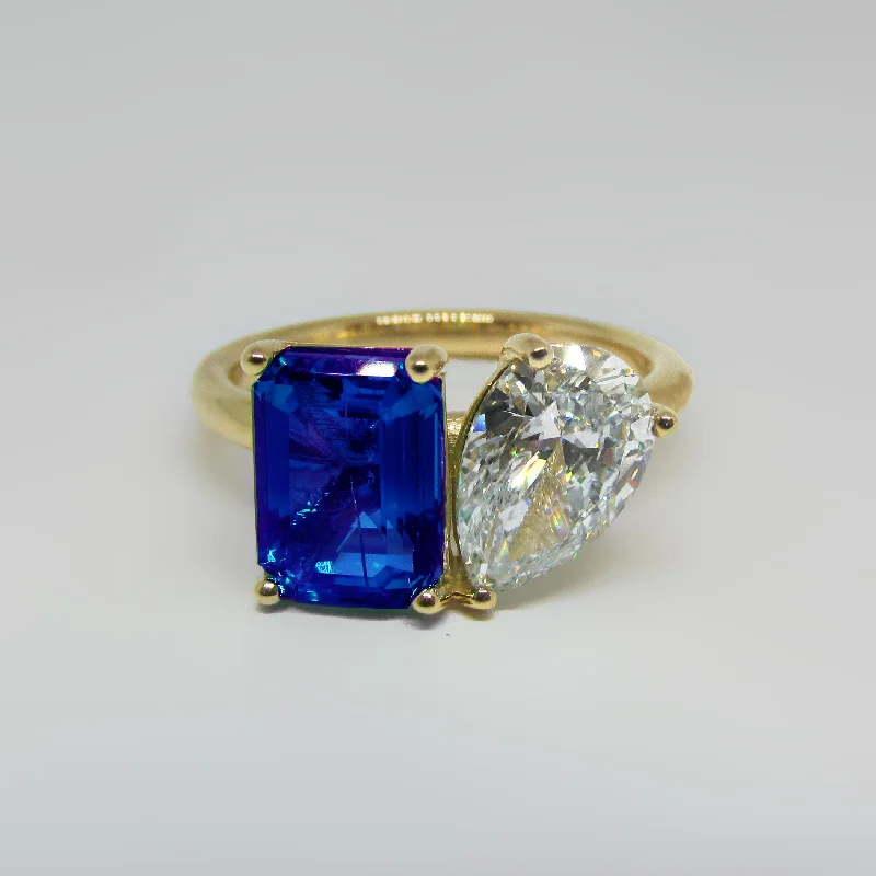 Commemorate rings with a diamond - and - moonstone combinationToi Et Moi Ring Sapphire And Diamond 18kt Yellow Gold Commemorate rings with a diamond - and - moonstone combinationToi Et Moi Ring Sapphire And Diamond 18kt Yellow Gold